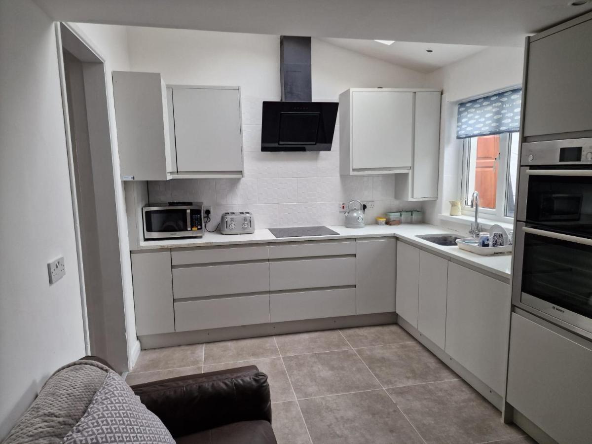 Villa Enfield Street House Behind Portstewart Promenade With Partial Sea View From Front 3 Bed Sleeps 7 Exterior foto